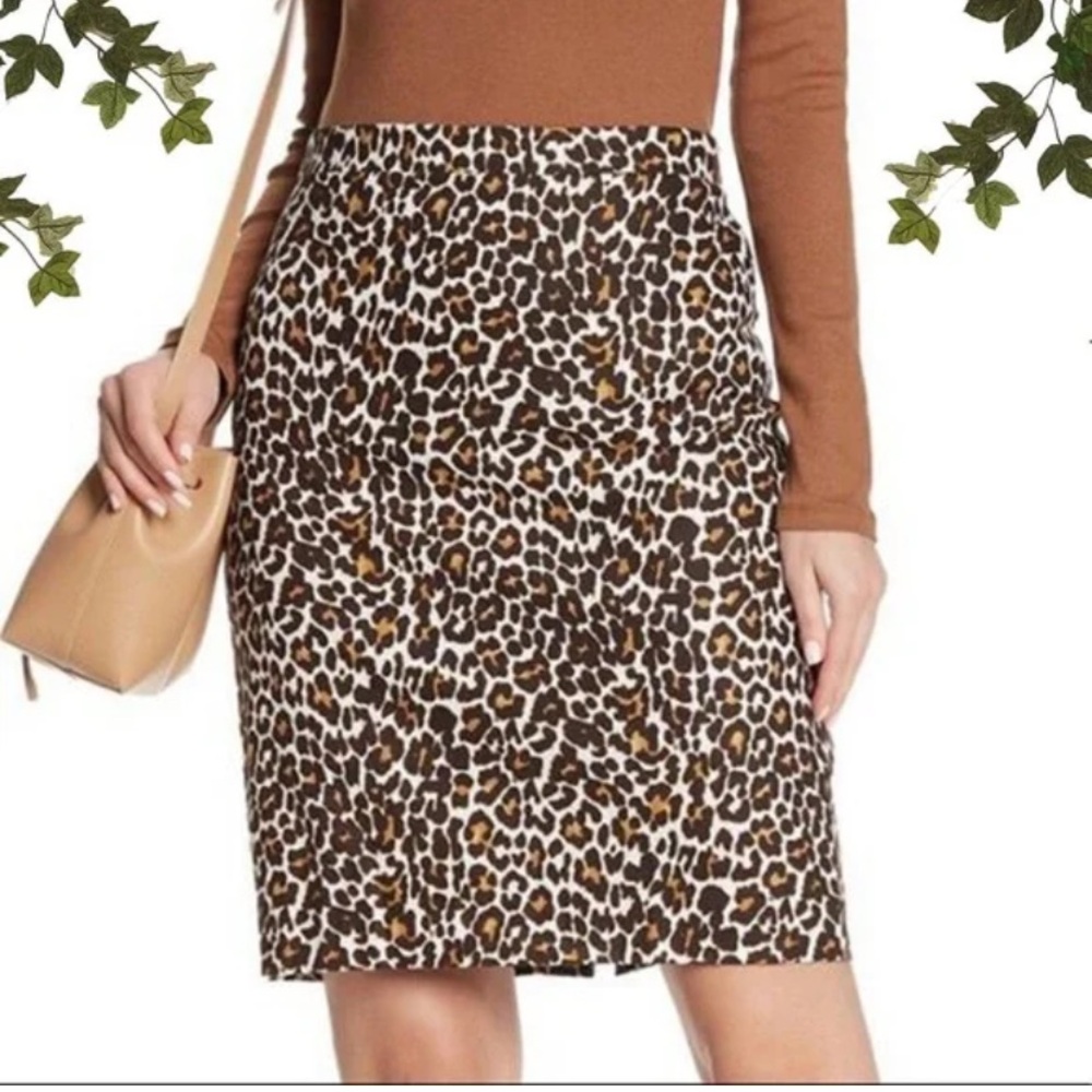 J. Crew animal print pencil skirt, size 6. Excellent condition. back slit
